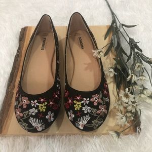 NWOB Sonoma embroidered flats size 8 Med.